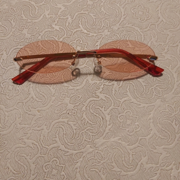 🤯2/$15 Dainty Light Pink Sunglasses - Picture 3 of 10